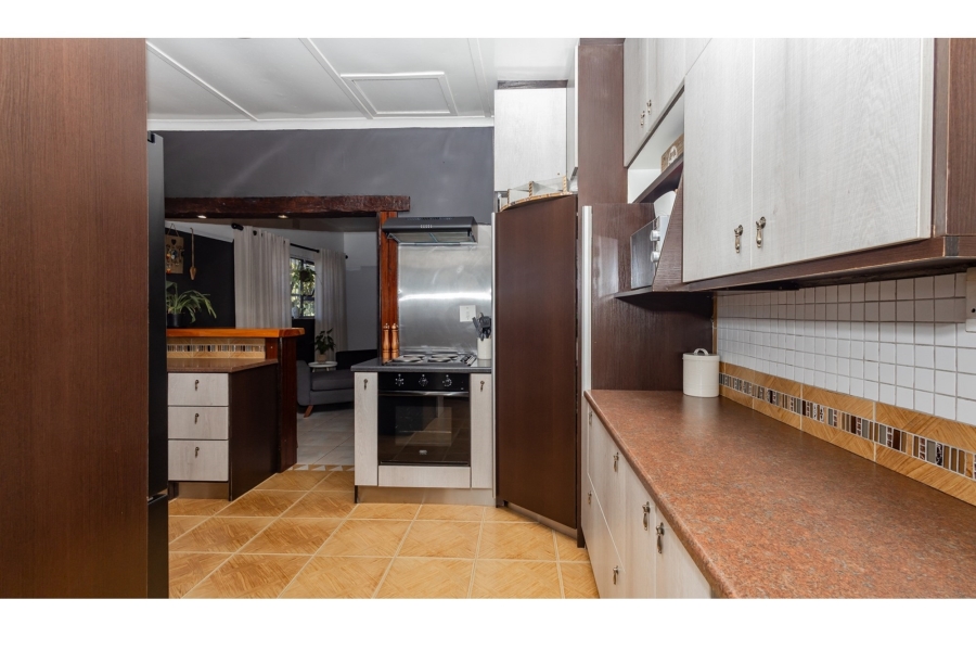 5 Bedroom Property for Sale in Avondale Western Cape